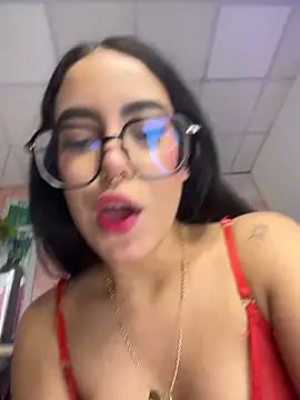 Pokazy przed kamerką – TopDollXXX