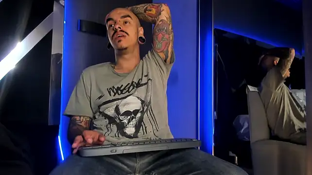Chat XXX ao vivo de kaletattoo
