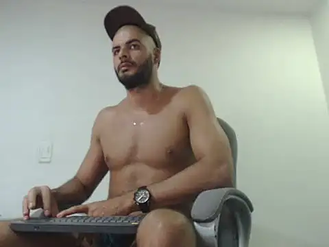 Show modela ThiagoToro na web-kameri