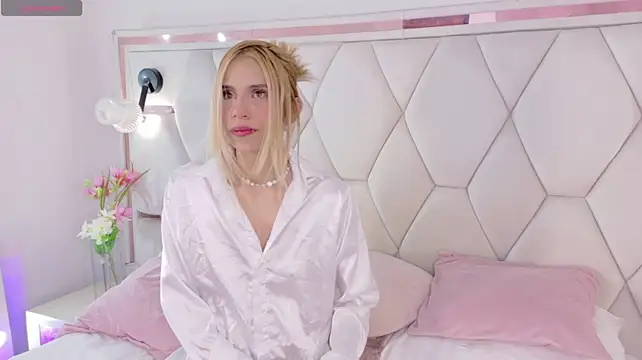 AriaSaint Adlı Modelin Canlı XXX Sohbeti