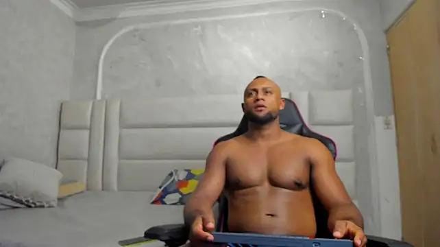 Dark_lennox Show Webcam
