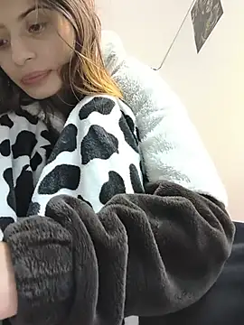 KratosAfroditacs' Live XXX Chat