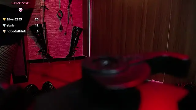 צ'אט XXX בשיד ור חי של Belladonna_trix