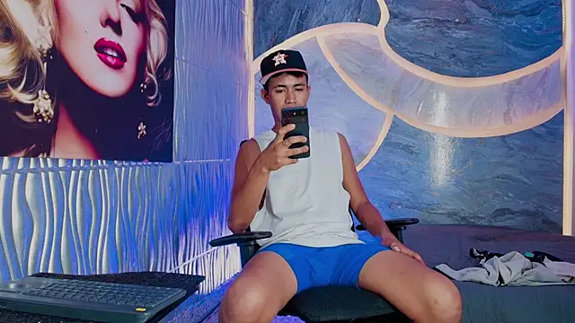 NIO_KLOUDS_ Live XXX Chat