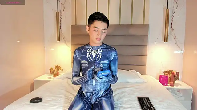 Maxi_little Adlı Modelin Canlı XXX Sohbeti