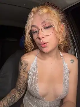 Joyce-fire's Live XXX Chat