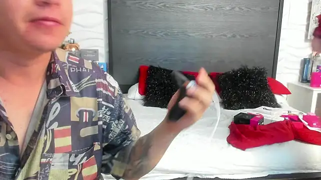 Онлайн чат XXX inkedsinners_