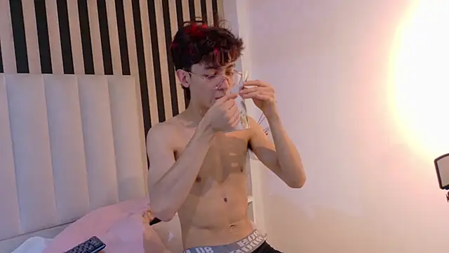 XXX chat uživo modela Twink_Sebas7