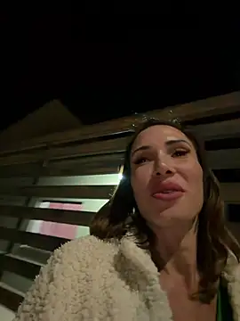 Irresistible37's Live XXX Chat