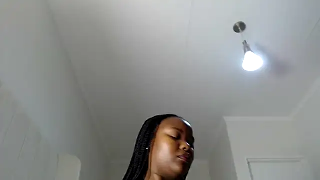 xBUSTY_CANDYx's Webcam Show