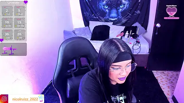 Chat +18 de Nicolle_Ruizz ao vivo