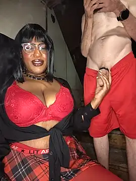 AmazonianMistress: вебкам-шоу