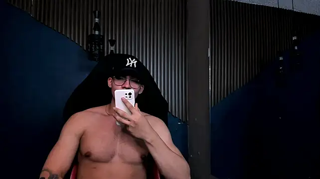 Axxel_Muscle Adlı Modelin Web Kamerası Şovu