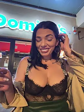 SerenaMonss' Live XXX Chat