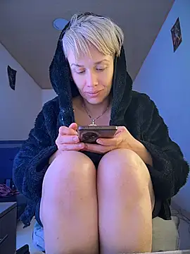 MARILYNKOVANOVA 即時 XXX 聊天