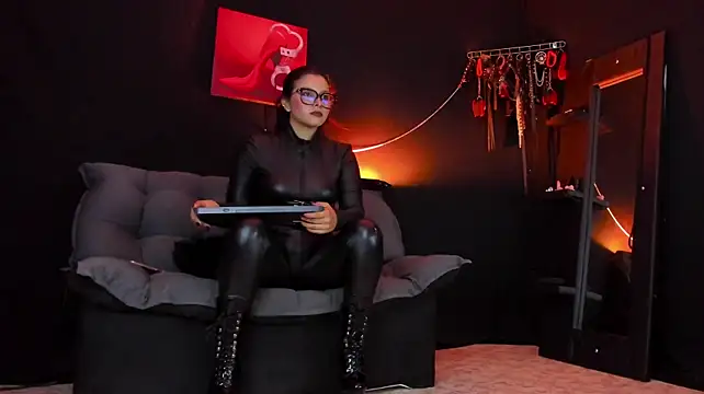 Isabellestones XXX чат на живо