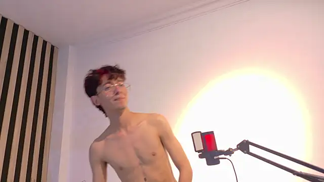 Twink_Sebas7 在線直播表演