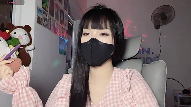 Tieu-May Adlı Modelin Canlı XXX Sohbeti