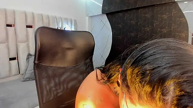 Chat +18 de Lovely_celeste ao vivo