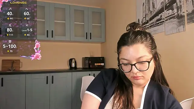 ZarifaBev Chat XXX in diretta