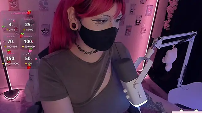 -Nanamin- élő XXX-chatje