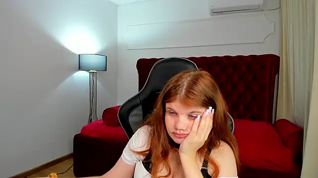 ChloeHalses' Live XXX Chat