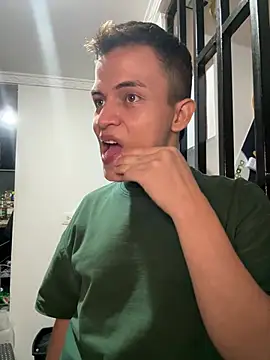 _Leo_Boy Chat XXX live