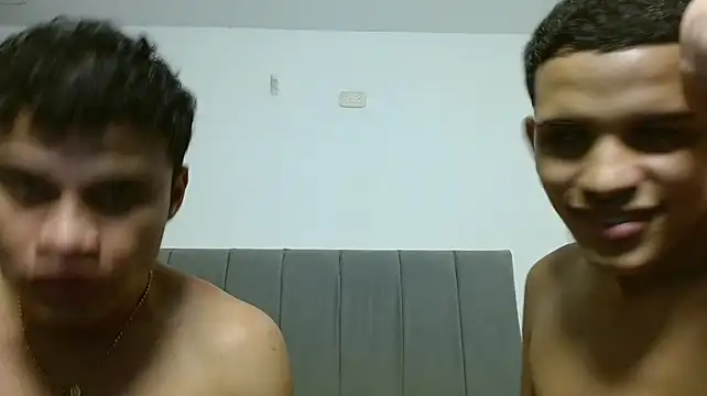 Chat +18 de Jose_And_Daniel ao vivo