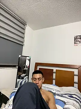 Taylor_DiamondBoy XXX чат на живо