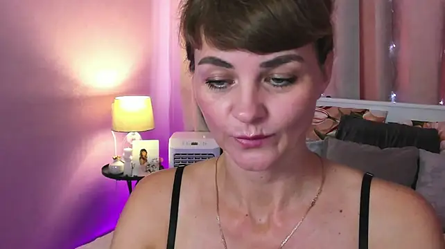 annasimonsj's Live XXX Chat
