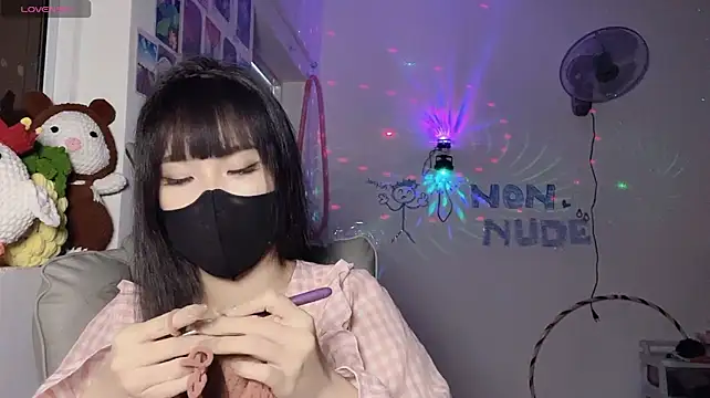 Tieu-May Chat XXX in diretta