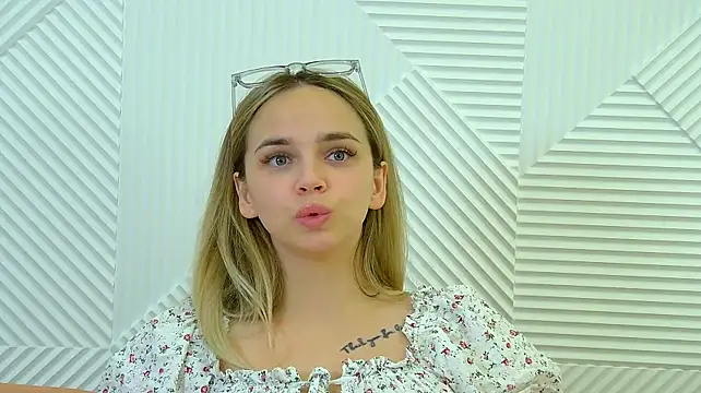AnitaVenture Chat XXX in diretta