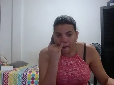 Chat +18 de Adriana_0312 ao vivo