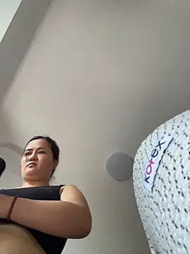 Amy_168 在線直播表演