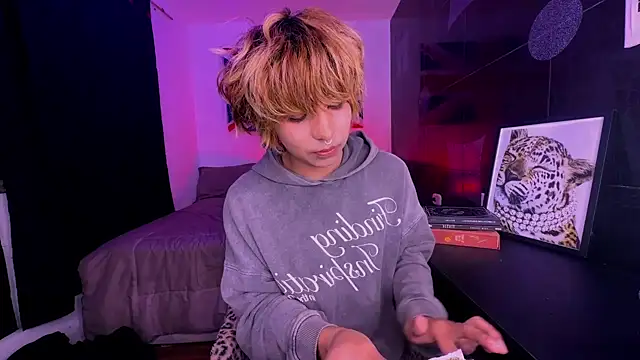 XXX chat uživo modela Aronn_44