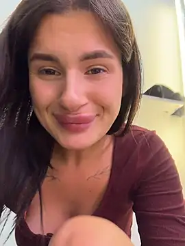 Chatroom XXX en direct de MiraReach