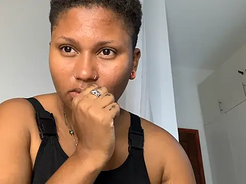 צ'אט XXX בשידור חי של madelltheebony