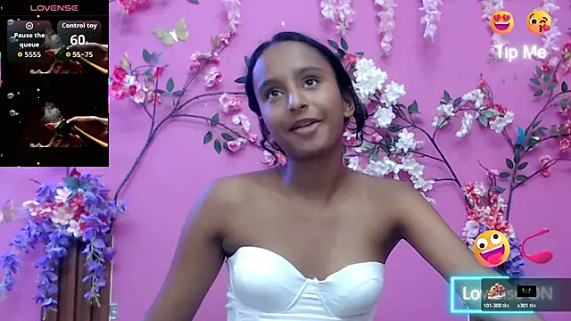 skinnytiana18's Webcam Show