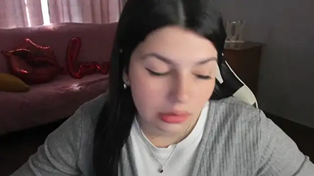 צ'אט XXX בשידור חי של KisaModel