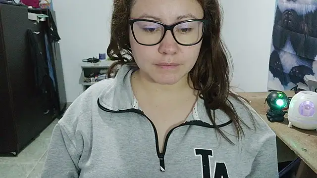 curly_greeneyedn Live XXX chat