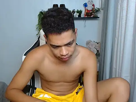 Czat XXX na żywo – curlyasian_njxx