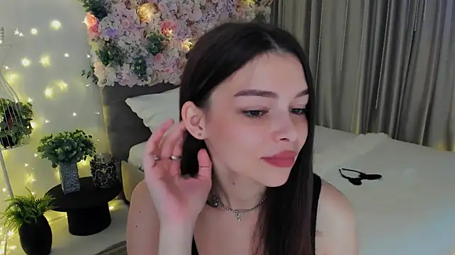 ContinentOfTranquility's Live XXX Chat