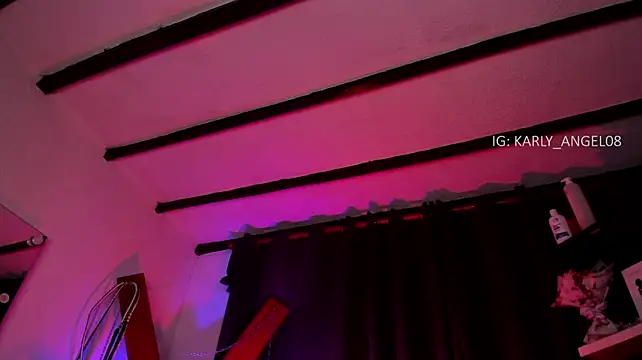 Chat XXX en directo de karly_angeel