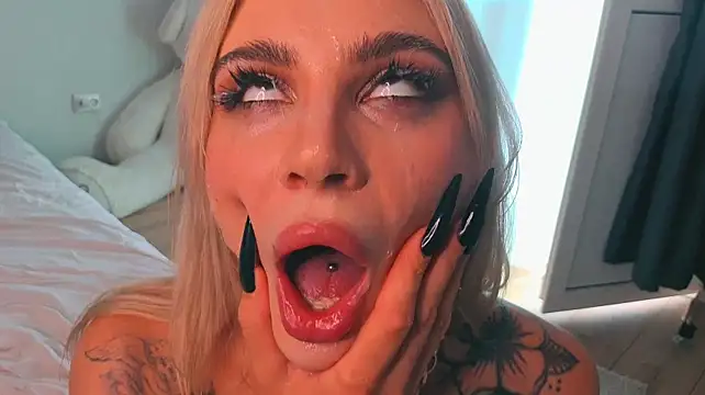 Ashley-Urban Chat XXX in diretta