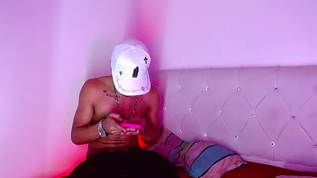 Angel_foxc13: διαδικτυακό σόου στην κάμερα