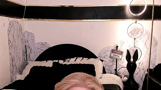 MistressDuhara élő XXX-chatje