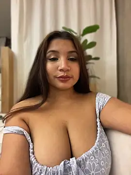 Chatroom XXX en direct de MiahJones_
