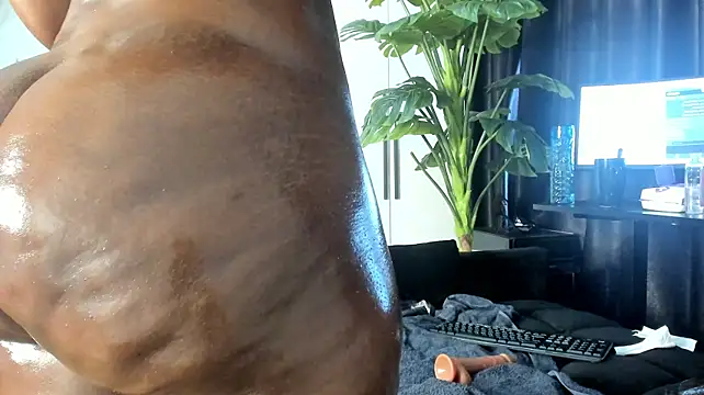 Chat +18 de naughty_bigass ao vivo