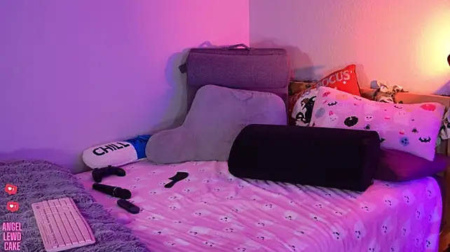 Angel-Lewd-Cake – Naživo XXX chat