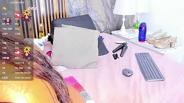צ'אט XXX בשידור חי של LauraSaenz01